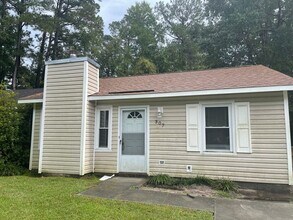 Building Photo - 307 Cedar Crk Dr