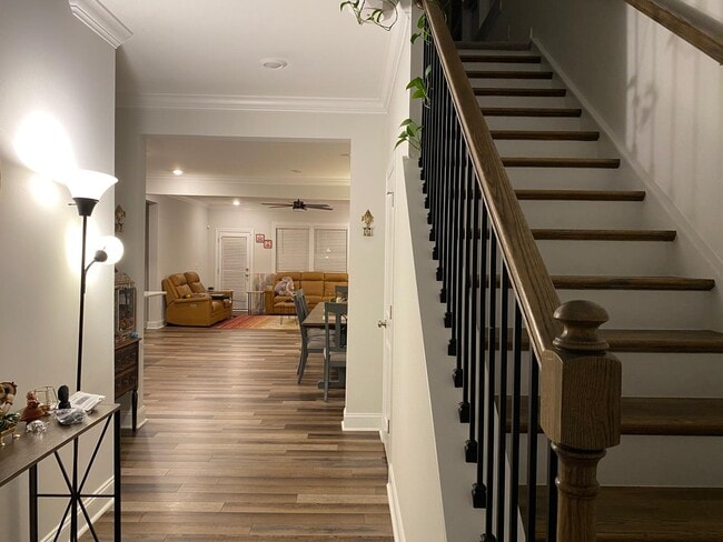 Foyer - 2905 Baronial St