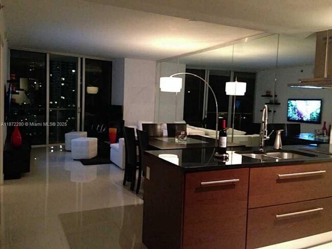 Building Photo - 495 Brickell Ave