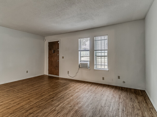 Building Photo - 818 Greenvale Rd