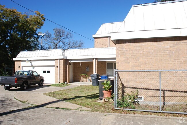 Building Photo - 2911 Lapsley St