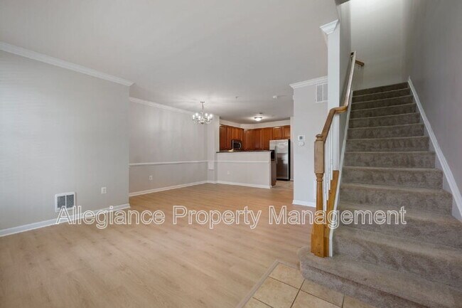 Foto del edificio - 15555 John Diskin Cir