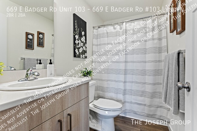 Building Photo - 669 E Badger Rd