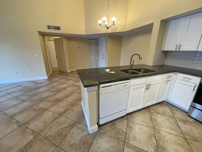 Foto del edificio - ANNUAL RENTAL - THE ENCLAVE OF NAPLES - 2 ...