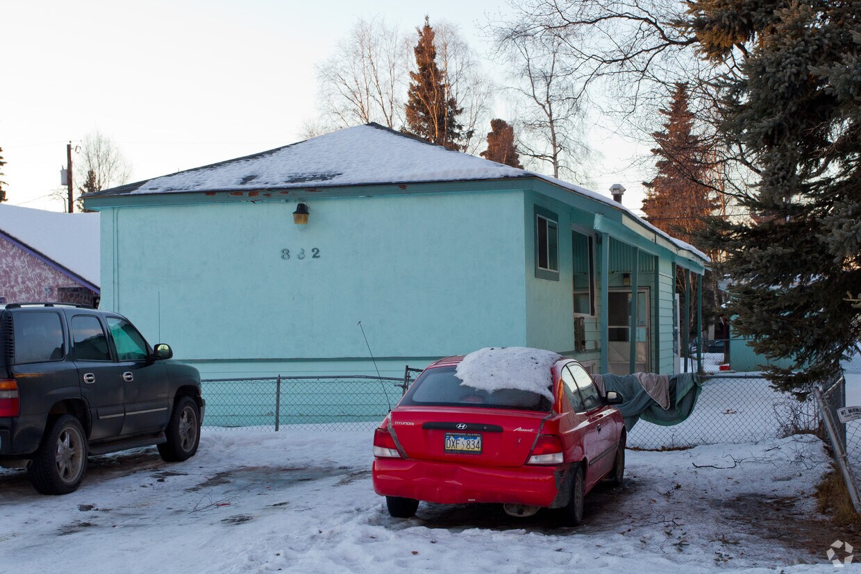 Building Photo - 832 N Bliss St