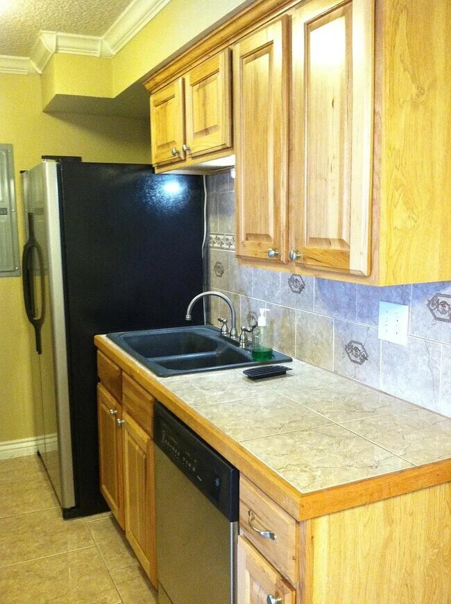 Foto del edificio - 10150 E Virginia Ave