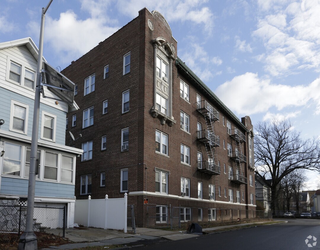 Primary Photo - 115 S Clinton St