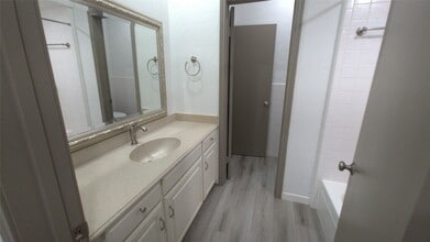 Building Photo - 2400 N Braeswood Blvd