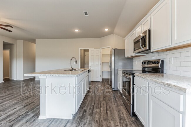 Foto del edificio - 8008 Dogwood Dr