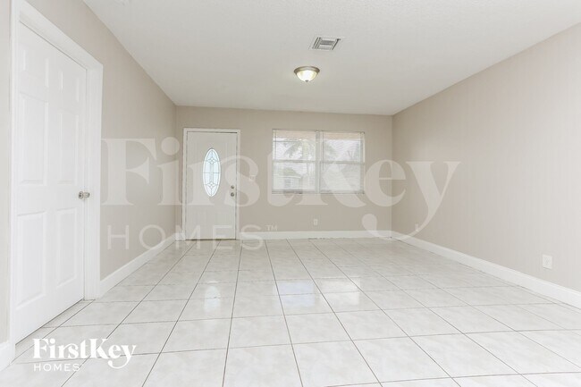 Building Photo - 4200 SW 18th St