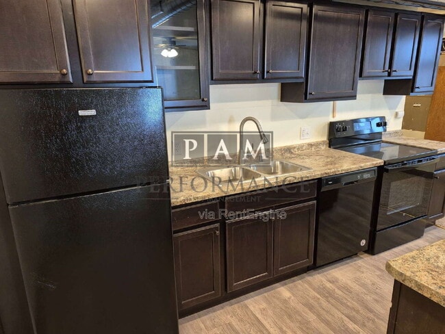 Building Photo - 5527 W North Ave