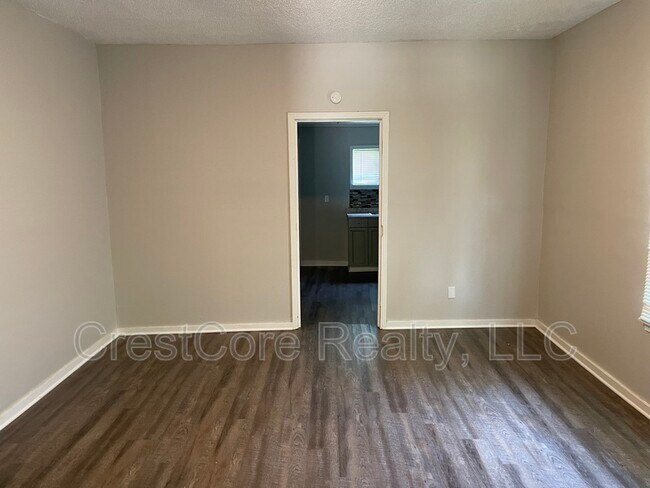 Building Photo - 608 King Ave