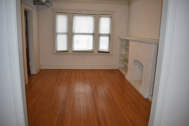 Building Photo - 2154 W Addison St