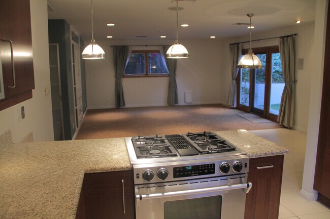 Foto del edificio - 3144 Ellington Dr