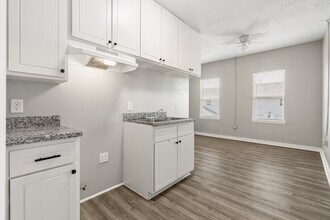 Building Photo - 2205 Galveston Rd