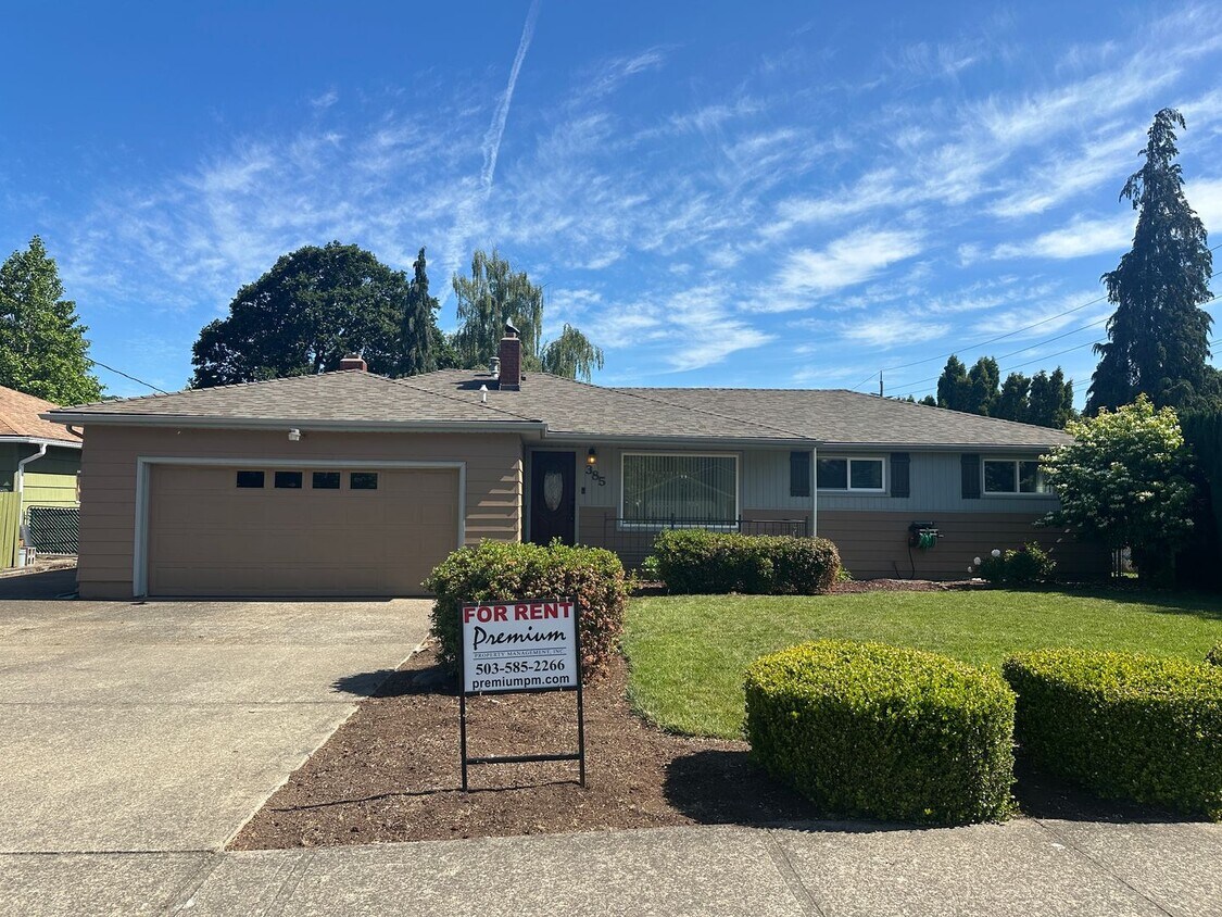 Primary Photo - Three Bedroom Home in South Salem with Lar...