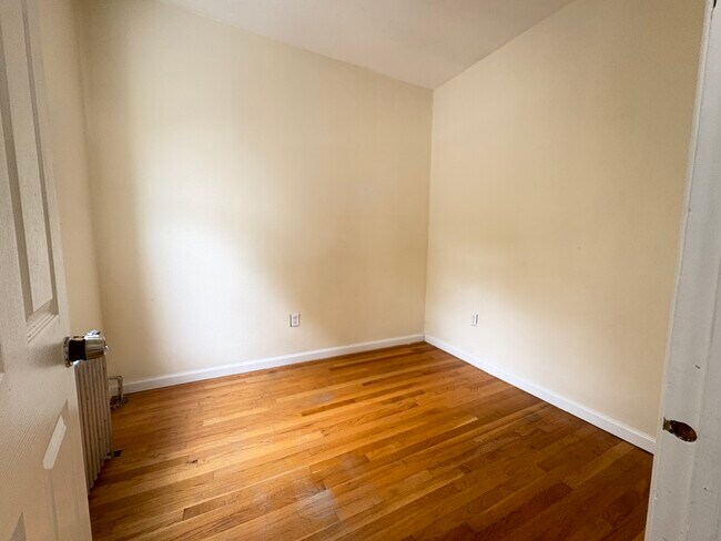 Foto del edificio - 138 Armstrong Ave