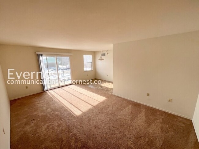 Building Photo - 12914 N Cresap St