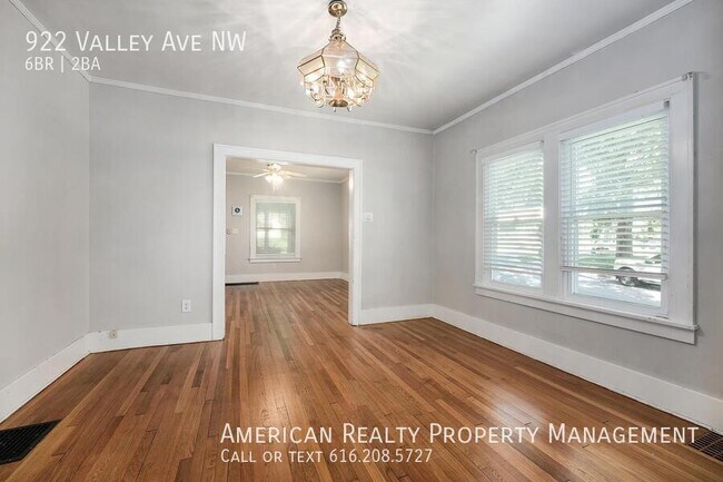 Foto del edificio - 922 Valley Ave NW