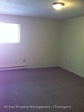 Building Photo - 451 Harwinton Ave