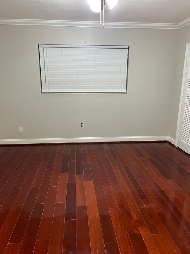 Foto del edificio - 7956 Lasalle Blvd - Apartment