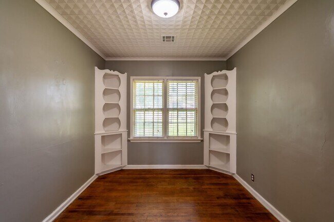 Foto del edificio - 2 Bed 1 Bath With Bonus Room in Tulsa