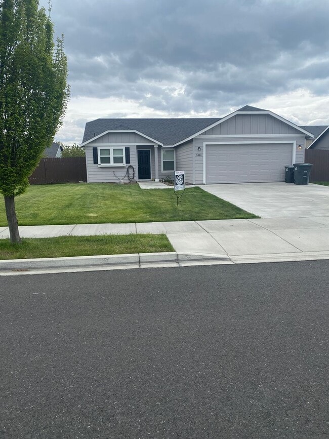 Building Photo - 1403 E Xrd Dr