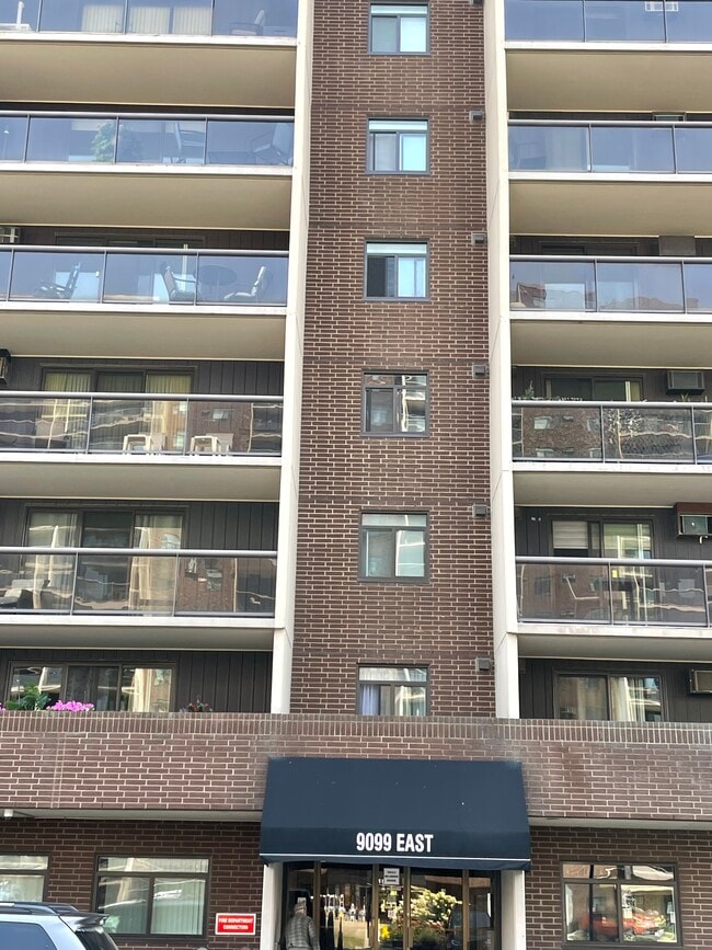 Building Photo - 9099 Riverside Dr E
