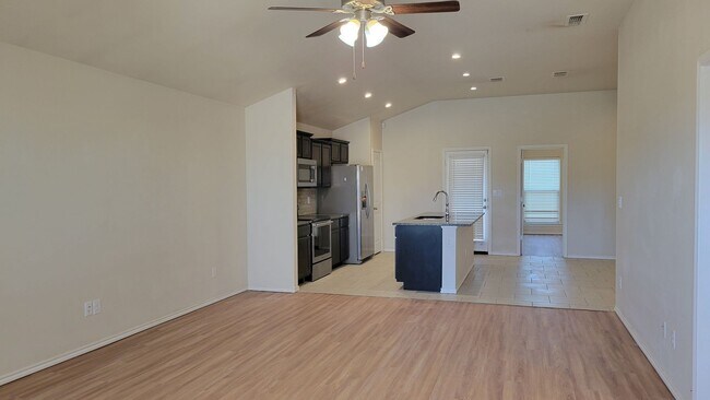 Foto del edificio - Available Now! Beautiful Brand New Custom Brick Home 3/ 2 / 2 in Cooper District!