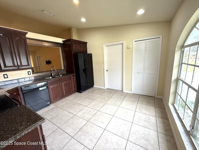Foto del edificio - 1116 Glancy Ave NW