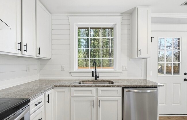 Foto del edificio - 445 Arnold Ave