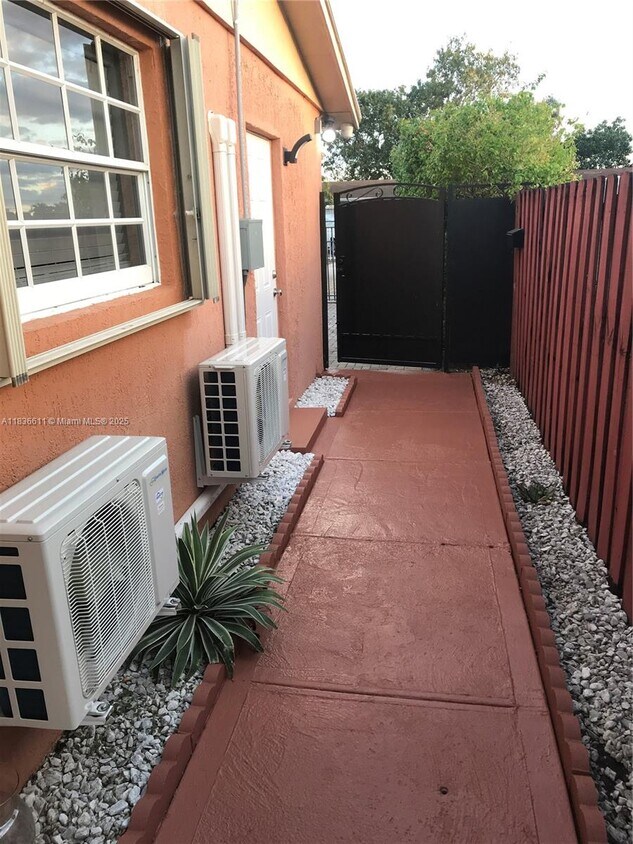Foto principal - 44XX NW 179th St
