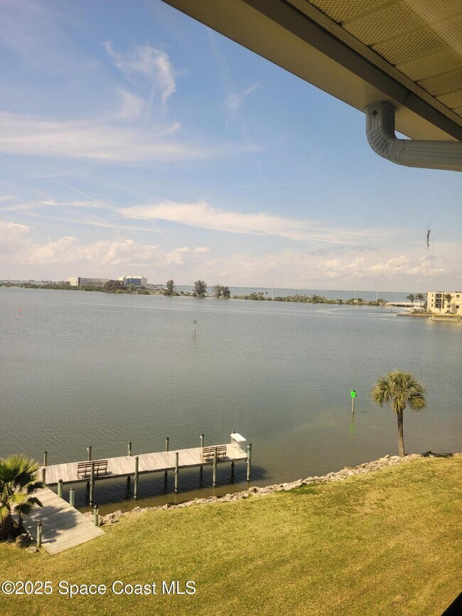 Foto del edificio - 3799 S Banana River Blvd