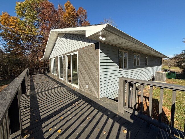 Foto del edificio - Newly renovated 3 Bedroom 3 Bathroom Home ...