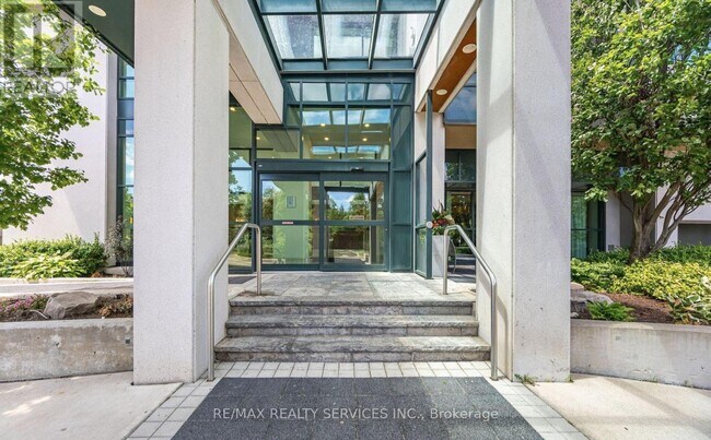 Building Photo - 100 John St