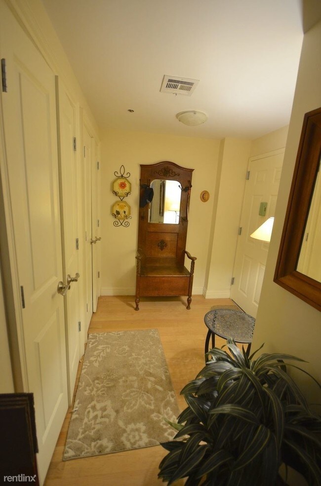 Foto del edificio - 220 Bennett Ave