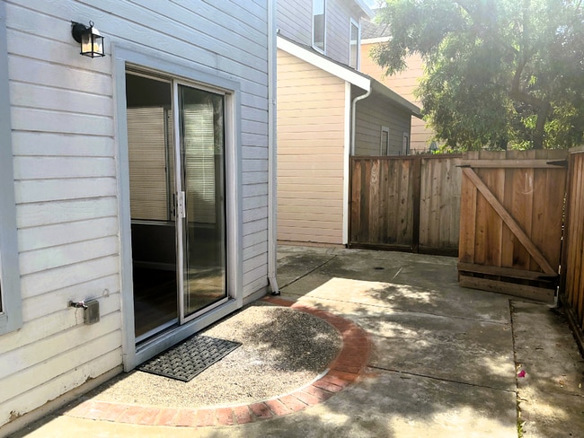 Foto del edificio - Comfortable 3-Bedroom, 2.5-Bathroom Home in Desirable Newark Neighborhood