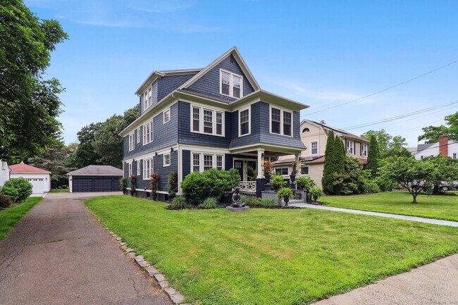 Foto del edificio - 1586 Whitney Ave