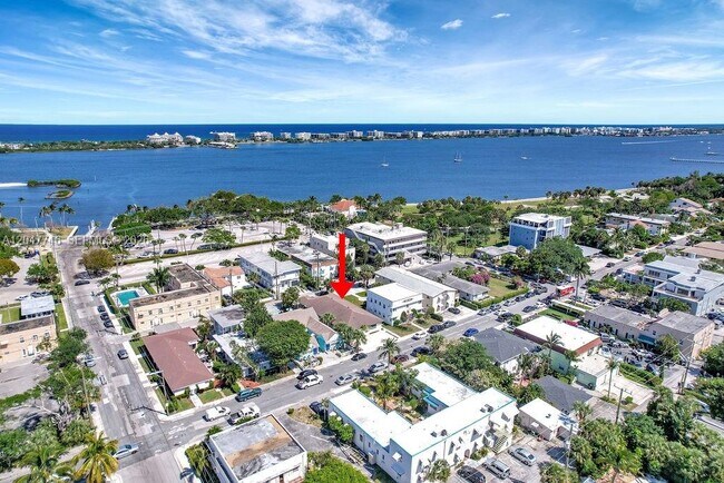 Foto del edificio - 114 S Lakeside Dr