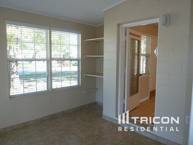 Foto del edificio - 944 Shorecrest Ave