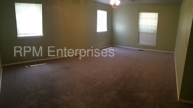 Building Photo - 7300 N Norman Rd