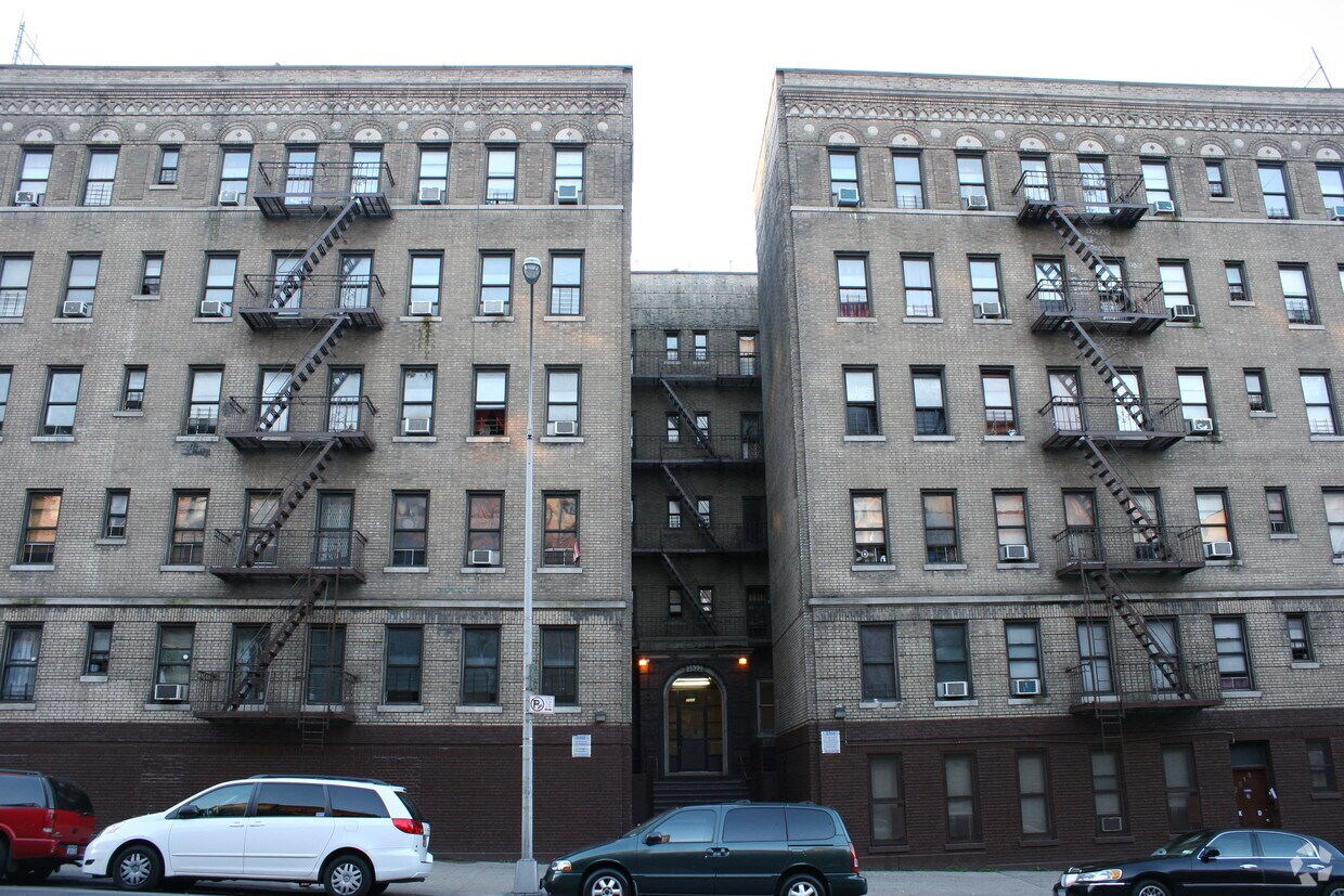 Building Photo - 2518 University Ave