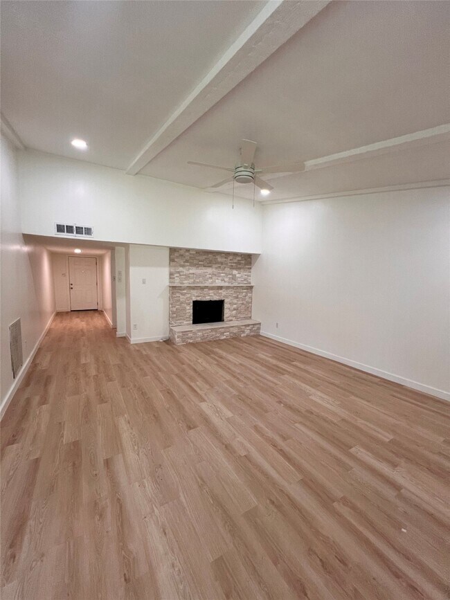 Foto del edificio - 3211 Meadowview Dr