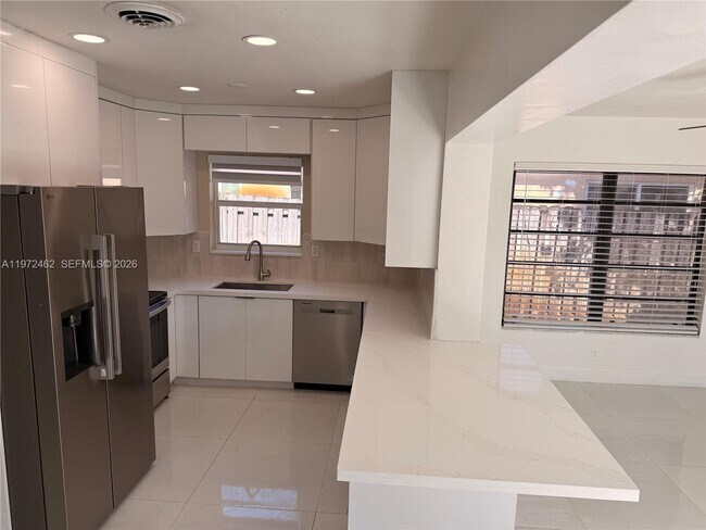 Building Photo - Bahama Drive, Miramar, FL 33023 - 3 BR 2 BA house