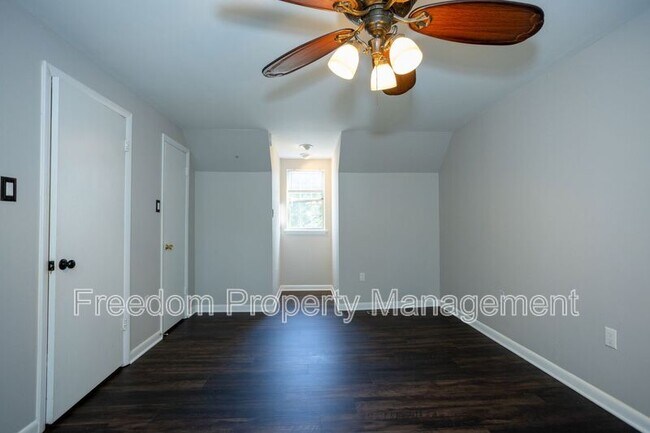 Building Photo - 5685 Roundtree Dr