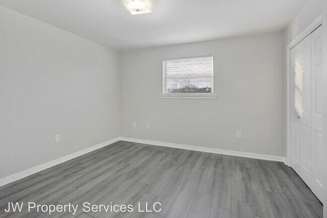 Building Photo - 5003 E St Bernard Hwy