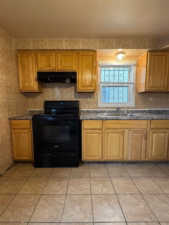 Building Photo - 391 PACIFIC Ave