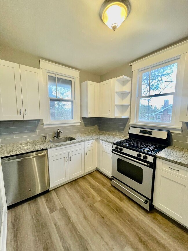 Building Photo - Beautiful 2 bed 2 bath in Highlands-