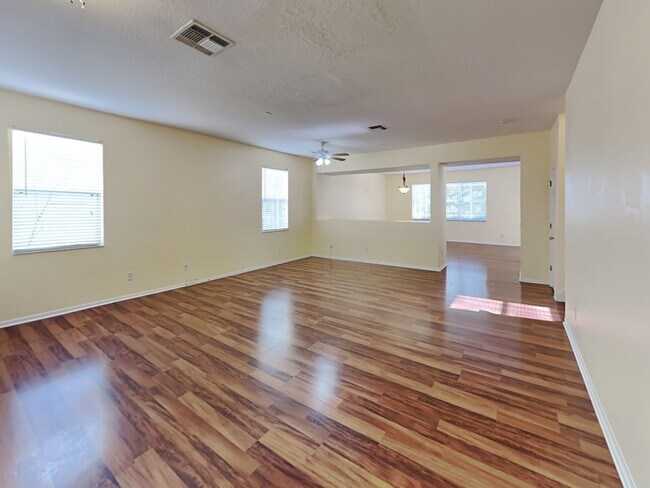 Building Photo - 2442 Silvermoss Dr
