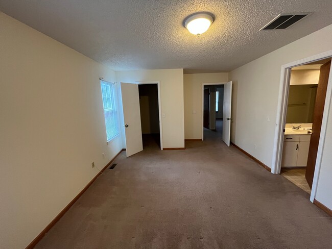 Building Photo - 3207 Amy Dr